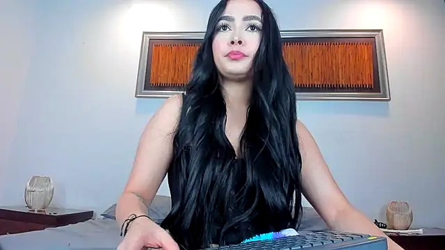 Snapshot of Bella__hamilton chatting on 06/22/26, 01:51 Bella hamilton online show from 06/22/26, 01:51