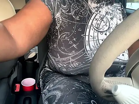 Snapshot of RoyalQueen2u chatting on 09/20/25, 11:11 RoyalQueen2u online show from 09/20/25, 11:11