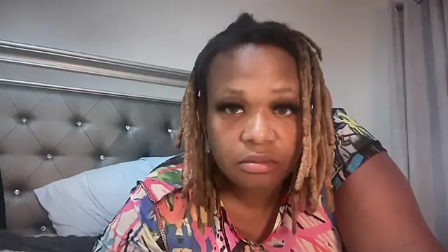 RoyalQueen2u online show from 05/18/26, 12:07