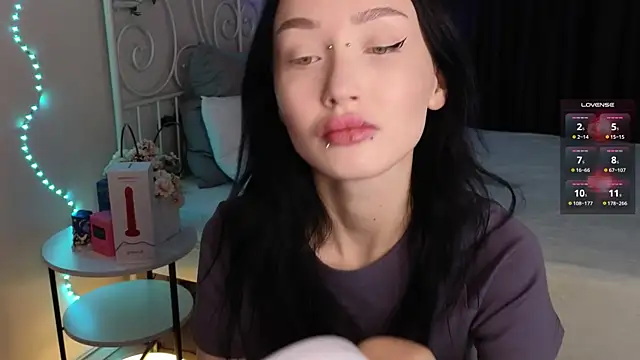 Snapshot of _holly_berry_ chatting on 10/04/25, 01:47 holly berry online show from 10/04/25, 01:47