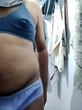 Snapshot of Brown69_guy chatting on 11/17/25, 06:19 Brown69 guy online show from 11/17/25, 06:19