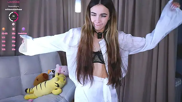 Snapshot of CupSizeGirl chatting on 09/29/25, 04:23 CupSizeGirl online show from 09/29/25, 04:23