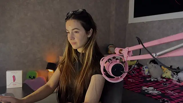 Snapshot of CupSizeGirl chatting on 02/17/26, 08:33 CupSizeGirl online show from 02/17/26, 08:33