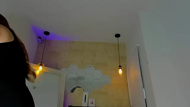 Snapshot of valentina-diiaz chatting on 11/22/25, 01:10 valentina-diiaz online show from 11/22/25, 01:10