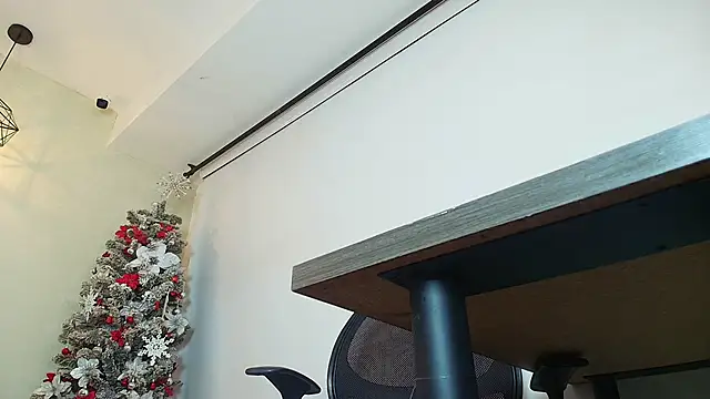  Victoria Collins online show from 12/18/25, 11:05