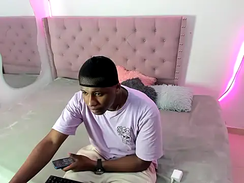 Luis123- online show from 11/21/25, 05:22