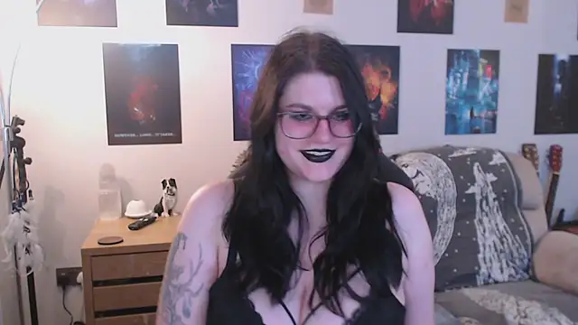 Snapshot of GothSuccubusBabe chatting on 12/19/25, 04:58 GothSuccubusBabe online show from 12/19/25, 04:58