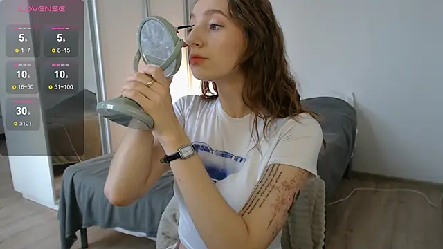 Snapshot of DreamHale_ chatting on 12/18/25, 11:49 DreamHale online show from 12/18/25, 11:49