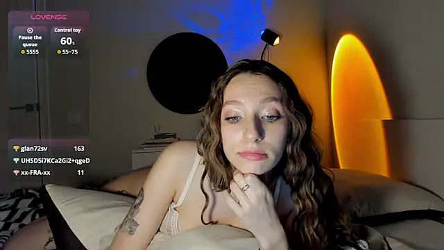 Snapshot of DreamHale_ chatting on 04/19/26, 06:10 DreamHale online show from 04/19/26, 06:10