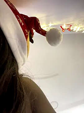 Snapshot of alissradiante1 chatting on 12/20/25, 03:46 alissradiante1 online show from 12/20/25, 03:46