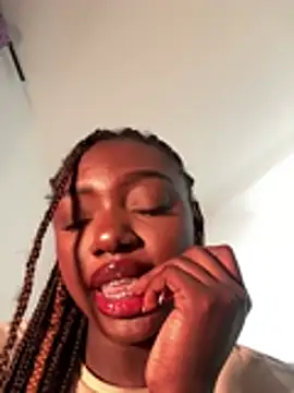 Snapshot of alissradiante1 chatting on 03/01/26, 03:41 alissradiante1 online show from 03/01/26, 03:41