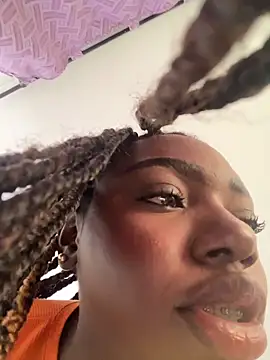 Snapshot of alissradiante1 chatting on 03/06/26, 03:25 alissradiante1 online show from 03/06/26, 03:25