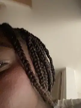 Snapshot of alissradiante1 chatting on 03/13/26, 01:23 alissradiante1 online show from 03/13/26, 01:23