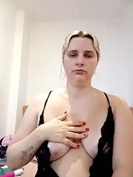 JessicaItalia online show from 11/08/25, 10:26