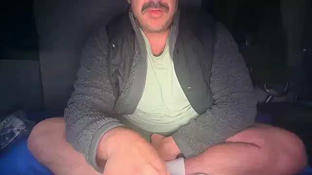 Snapshot of CloudyMuscleBeefy chatting on 01/10/26, 01:35 CloudyMuscleBeefy online show from 01/10/26, 01:35