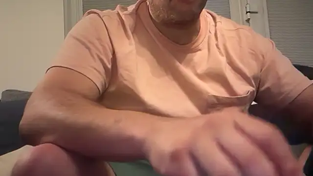 Snapshot of CloudyMuscleBeefy chatting on 04/09/26, 06:19 CloudyMuscleBeefy online show from 04/09/26, 06:19