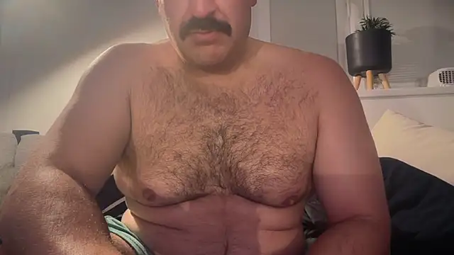 Snapshot of CloudyMuscleBeefy chatting on 04/14/26, 12:16 CloudyMuscleBeefy online show from 04/14/26, 12:16