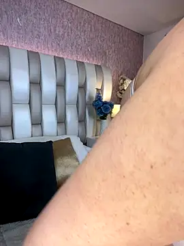 valt  online show from 09/18/25, 08:00