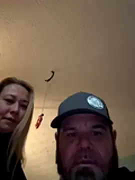 Snapshot of weready79 chatting on 12/21/25, 02:41 weready79 online show from 12/21/25, 02:41