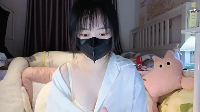 Snapshot of love-uiui chatting on 10/13/25, 04:29 love-uiui online show from 10/13/25, 04:29