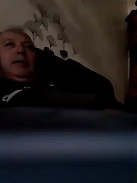 Snapshot of Vince072 chatting on 09/22/25, 03:52 Vince072 online show from 09/22/25, 03:52