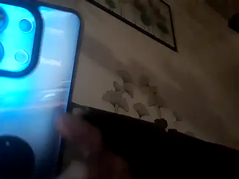 Snapshot of Vince072 chatting on 09/30/25, 04:39 Vince072 online show from 09/30/25, 04:39