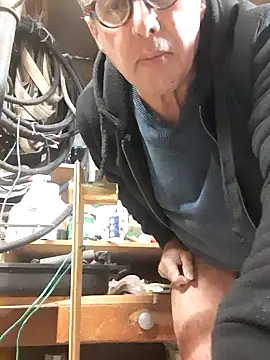 Snapshot of Vince072 chatting on 10/23/25, 12:59 Vince072 online show from 10/23/25, 12:59