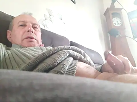 Snapshot of Vince072 chatting on 11/06/25, 12:06 Vince072 online show from 11/06/25, 12:06