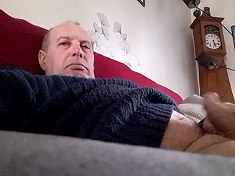 Snapshot of Vince072 chatting on 01/10/26, 12:40 Vince072 online show from 01/10/26, 12:40