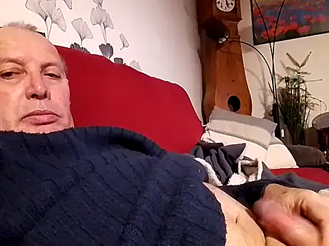 Snapshot of Vince072 chatting on 01/13/26, 04:34 Vince072 online show from 01/13/26, 04:34