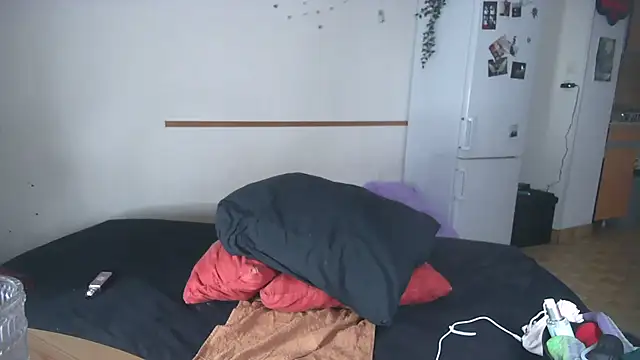 Snapshot of Violett3333 chatting on 03/18/26, 07:06 Violett3333 online show from 03/18/26, 07:06