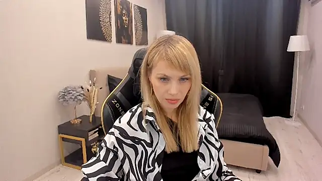 LindaSandy 1 online show from 11/25/25, 10:37