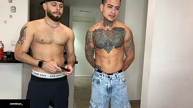 Snapshot of zoneboys chatting on 01/17/26, 12:37 zoneboys online show from 01/17/26, 12:37