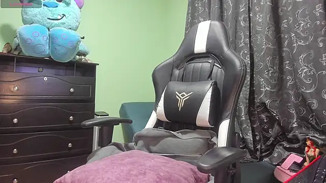 Snapshot of allison_starss_ chatting on 01/18/26, 01:31 allison starss online show from 01/18/26, 01:31