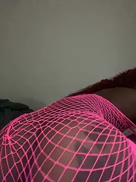 Snapshot of lovergirll555 chatting on 12/04/25, 08:23 lovergirll555 online show from 12/04/25, 08:23