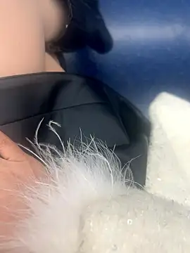 xiaoyuan01 online show from 12/17/25, 02:39