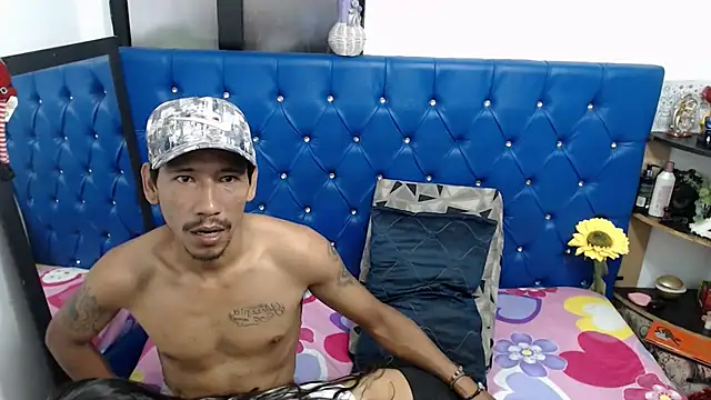 Snapshot of nachoandnathasha chatting on 11/02/25, 06:43 nachoandnathasha online show from 11/02/25, 06:43