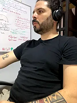 uto857 online show from 10/15/25, 05:02