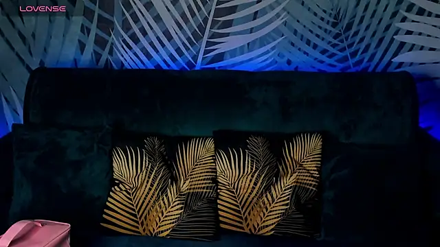 ChristyCrayme online show from 12/13/25, 10:04