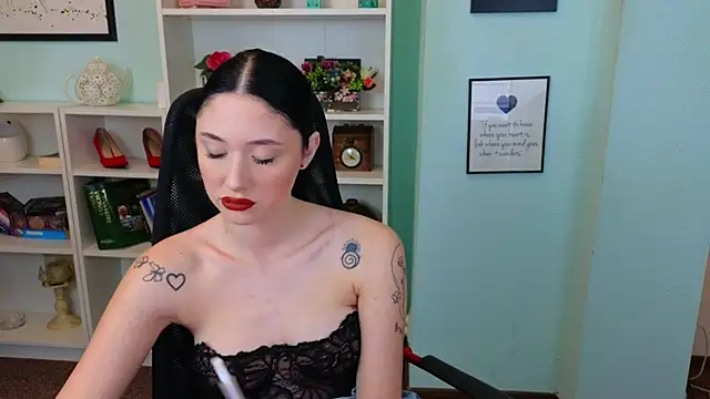 Snapshot of Ivanna__Rose chatting on 10/17/25, 05:37 Ivanna Rose online show from 10/17/25, 05:37