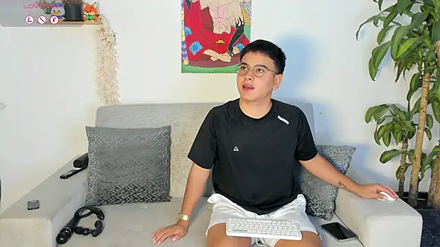 Snapshot of Young_Ben chatting on 10/08/25, 12:30 Young Ben online show from 10/08/25, 12:30