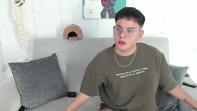 Snapshot of Young_Ben chatting on 03/08/26, 04:00 Young Ben online show from 03/08/26, 04:00