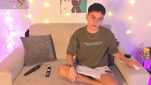 Snapshot of Young_Ben chatting on 03/14/26, 04:34 Young Ben online show from 03/14/26, 04:34