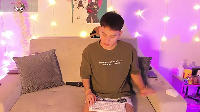 Snapshot of Young_Ben chatting on 03/21/26, 10:57 Young Ben online show from 03/21/26, 10:57