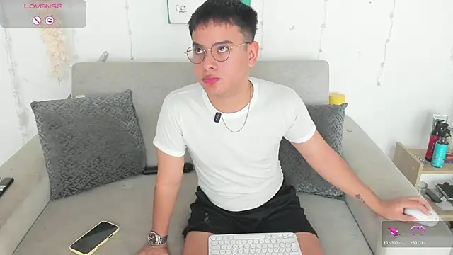 Snapshot of Young_Ben chatting on 07/03/26, 02:01 Young Ben online show from 07/03/26, 02:01