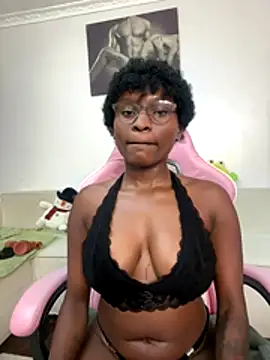 Snapshot of Lil-shawrie chatting on 12/03/25, 12:07 Lil-shawrie online show from 12/03/25, 12:07