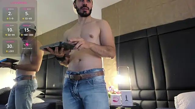 AxelThompson  online show from 11/04/25, 12:04