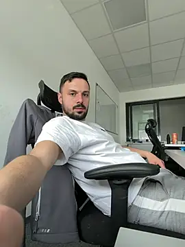 yourdreamboy17 online show from 04/10/26, 02:44