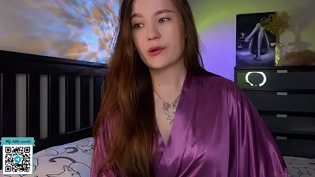 Snapshot of mia_here chatting on 10/17/25, 01:20 mia here online show from 10/17/25, 01:20