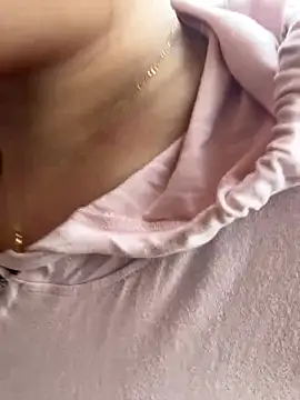 chenyu0308 online show from 10/18/25, 04:04